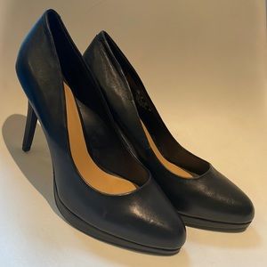 NWOT Bleecker & Bond Black Pump